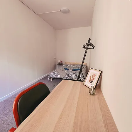 Cool And Big In Δωμάτια σε οικογενειακή κατοικία *